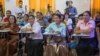 ក្រុម​ស្រ្តី​ក្រុម​ប្រឹក្សា​ឃុំ​នៃ​គណបក្ស​សង្រ្គោះជាតិ​មកពី​ខេត្ត​នានា​​ចូលរួម​សិក្ខាសាលា​ចលនា​ស្រ្តី​នៅ​ទី​ស្នាក់ការ​បក្ស​សង្រ្គោះជាតិ​ នារាជធានី​ភ្នំពេញ នៅថ្ងៃ​ពុធ ទី​១០ ខែ​សីហា ឆ្នាំ​២០១៦។ (ឡេង ឡែន/VOA)