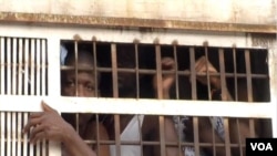 Quelques détenus de la prison centrale de Kondengui à Yaoundé, au Cameroun, le 23 juillet 2019. (Photo: M. Kindzeka/VOA)