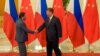 中国国家主席习近平在北京人民大会堂与来访的菲律宾总统杜特尔特握手。（2017年5月15日）