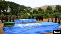 Les funérailles à Bamako de soldats de maintien de la paix de la MINUSCA tués par une bombe (Archives, Reuters)