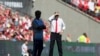 Arsène Wenger, à droite, aux côtés de Jose Mourinho, lors d'un match Arsenal-Chelsea, Angleterre, 2 août 2015. 