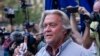 Steve Bannon, ish-ndihmësi i Presidentit të atëhershëm Donald Trump duke folur me gazetarët në Nju Jork (20 gusht 2020)
