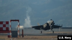 美國海軍陸戰隊一架F-35B戰機2017年2月3日在日本一個美軍基地訓練 （美國海軍陸戰隊照片） 