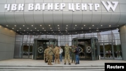 «Є низка (санкцій), які ми вже застосували проти «Групи Вагнера», і ми продовжуватимемо шукати інші механізми, щоб притягнути групу до відповідальності», – сказав речник Держдепу США Нед Прайс. Фото: Офіс "Центру Вагнера" в Санкт-Петербурзі, РФ