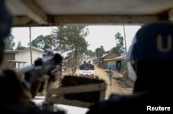 La Monusco patrouille dans le camp de Kigonze, en Ituri, le 2 mars 2023.