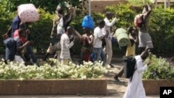 Des civils déplacés par les violences en Côte d'Ivoire