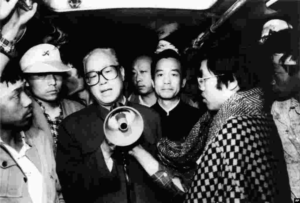 Communist Party General Secretary Zhao Ziyang speaks with fasting university students in Beijing's Tiananmen Square, May 19, 1989.