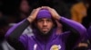 NBA: LeBron James se démène pour les Lakers, avec un triple-double historique
