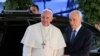 Pope Francis and Israeli President Shimon Peres meet in Jerusalem, May 26, 2014. 