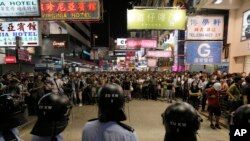Pre-Dawn Police Raid Clears Mong Kok Area of Hong Kong