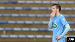 Haris Belkebla à la fin d'uhn match entre Tours et Lorient, France, le 3 janvier 2015.