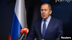 រូបឯកសារ៖ លោក Sergei Lavrov រដ្ឋមន្ត្រីការបរទេសរុស្ស៊ីថ្លែងនៅសន្នីសីទសារព័ត៌មានមួយនៅរាជធានីម៉ាណាម៉ា នៃប្រទេសបារ៉ែន កាលពីថ្ងៃទី៣១ ខែឧសភា ឆ្នាំ២០២២។