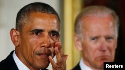 Le président Barack Obama essuie une larme lors de son discours sur le contrôle des armes à feu, à la Maison Blanche, à Washington, 5 janvier 2015.