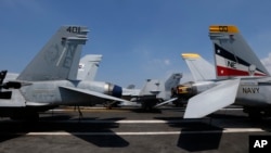 正在南中國海巡航的美國卡爾·文森號航空母艦