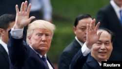 美國總統川普與越南國家主席陳大光11月12日離開聯合記者會