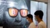 Une publicité pour le Bitcoin, la première cryptomonnaie, à Hong Kong, le 27 septembre 2021.