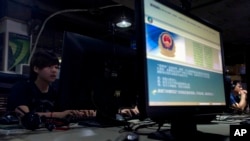 北京网吧用户收到警方警告信息（路透社照片）.