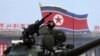 지난달 27일 북한 평양에서 열린 '전승절' 60주년 기념 열병식에서 탱크병이 경례하고 있다.