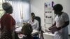 Une dermatologue à la clinique Rabito à Accra, Ghana, le 3 juillet 2018.