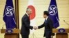 资料照：日本首相岸田文雄2023年1月31日与到访的北约秘书长斯托尔滕贝格举行会谈。