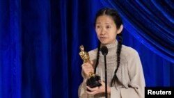 來自中國的趙婷2021年4月25日獲得奧斯卡最佳導演獎（路透社轉發美國影藝學院照片）