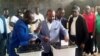Le président Bongo vote pour la prolongation de la dynastie familiale de 56 ans. 