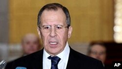 Sergei Lavrov encontrou-se hoje com presidente sírio Bashar al-Assad em Damasco, depois do seu país e a China terem vetado a resolução do Conselho de Segurança que exigia a demissão do presidente da Síria