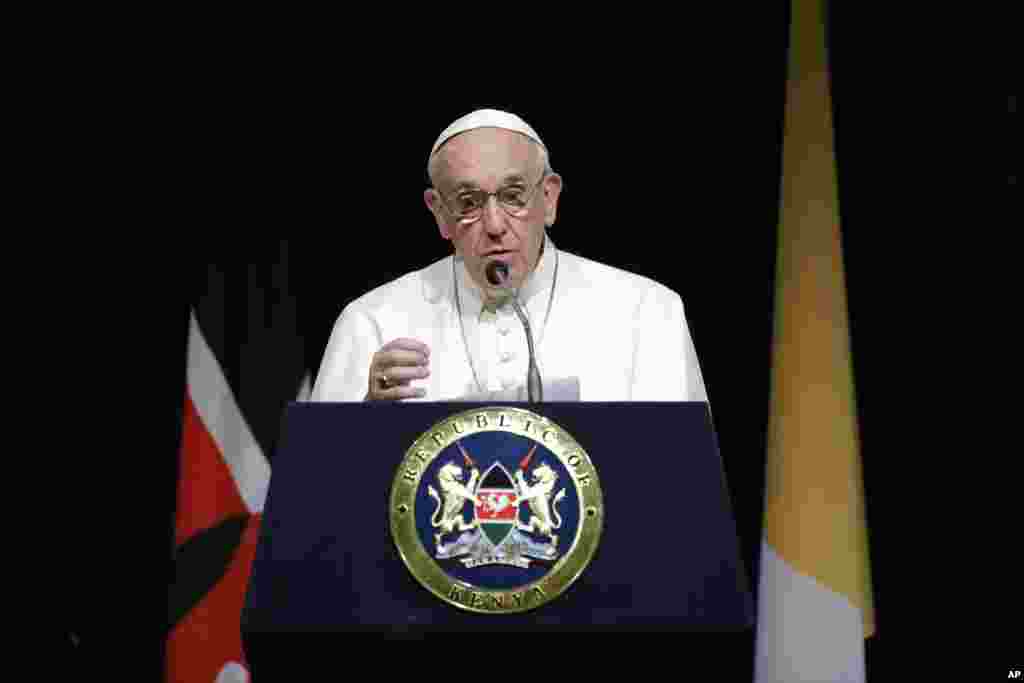 Papa Francis akizungumza katika Ikulu ya Nairobi, Nov. 25, 2015.