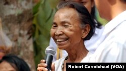 ​អ្នក​ស្រី​អ៊ឹម ចែម