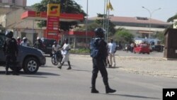 Agente da policia em Benguela