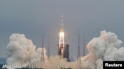 中國長征五號B遙二火箭2021年4月29日將空間站主艙發射升空（路透社轉發）