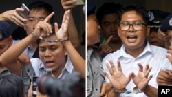 អ្នកកាសែត​ Reuters Kyaw Soe Oo, left និង Wa Lone ជាប់​ខ្នោះ​និង​ត្រូវបាន​បញ្ជូន​ទៅតុលាការ​កាលពី​ថ្ងៃទី​០៣ កញ្ញា ឆ្នាំ ២០១៨។
