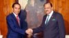 Pakistan President Mamnoon Hussain shaking hands with Indonesian President Ir. H. Joko Widodo at the Aiwan-e-Sadr, Islamabad on Jan. 26, 2018. (Pakistan Press Information Dept.)