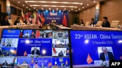 越南總理阮春福在2020年11月12日在河內舉行的中國-東盟視頻峰會上致辭。