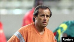 L’entraîneur français Pierre Lechantre à Kashima, dans le nord-est de Tokyo, 30 mai 2001.