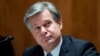 ARCHIVO - En esta foto de archivo del 24 de septiembre de 2020, el director del FBI, Christopher Wray, testifica durante una audiencia del Comité de Seguridad Nacional y Asuntos Gubernamentales del Senado sobre "Amenazas a la Patria" en el Capitolio en Washington. 