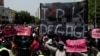 Manifestation exigeant la démission du président malien Ibrahim Boubacar Keita sur la place de l'Indépendance à Bamako, au Mali, le 19 juin 2020. REUTERS/Matthieu Rosier