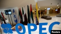 Le logo de l'OPEP lors d'une rencontre en Algérie, le 28 septembre 2016 . REUTERS/Ramzi Boudina.