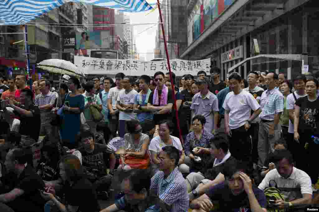 Một con chim đại bàng của công ty Guard from Above vồ một chiếc máy bay điều khiển từ xa ở Katwijk, Hà Lan.