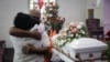 Funerarias en California se quedan sin espacio por COVID-19