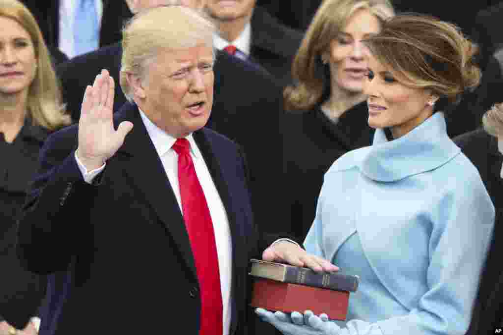 Le président Donald Trump prête serment en tant que 45e président des Etats-Unis, le 20 janvier 2017.