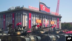 Vifaru vya kijeshi vikipita wakati wa maandamano ya kuadhimisha miaka 70 tangu taifa hilo kuundwa huko Pyongyang, North Korea, Jumapili, Septemba 9, 2018.