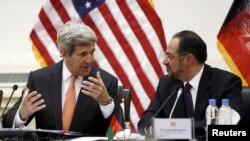 Держсекретар США Джон Керрі і міністр закордонних справ Афганістану Салагуддін Раббані