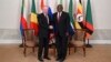 L'ANC (African National Congress), parti au pouvoir depuis 1994 en Afrique du Sud, a tissé des liens historiques avec la Russie, datant de l'ex-URSS. 